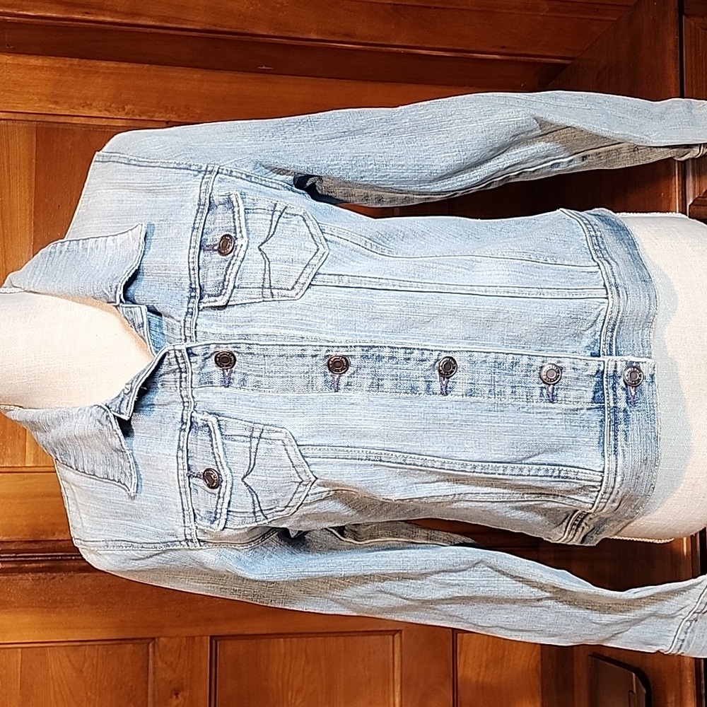 Old navy light denim distressed jacket w contrast stitching and